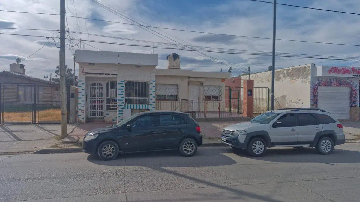 GALPON + LOCAL + CASA SOBRE AVENIDA KENNEDY 3