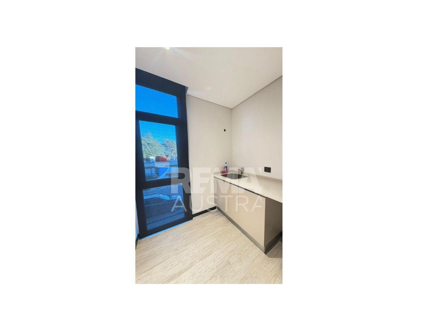 Casa 4 dormitorios barrio Roca