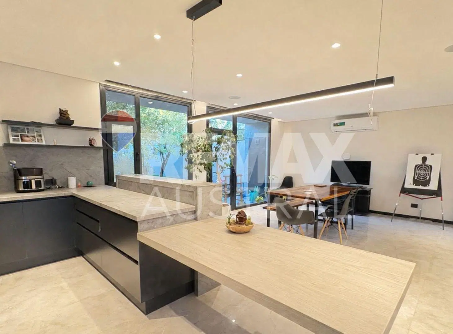 Casa 4 dormitorios barrio Roca 3