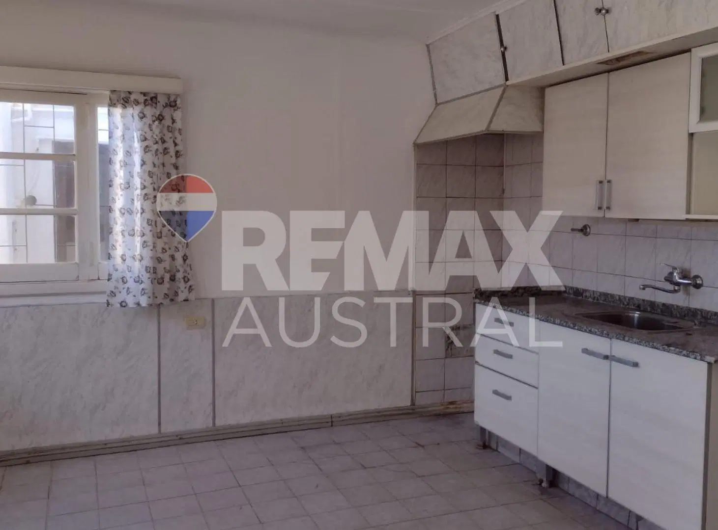 CASA DE 3 DORM. A METROS DEL FUTURO SHOPPING 3