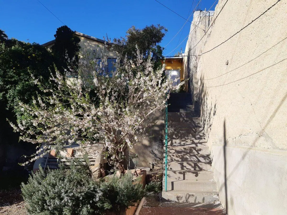 2 CASAS SOBRE 540m2 TERRENO a Mts  AVDA RIVADAVIA 2