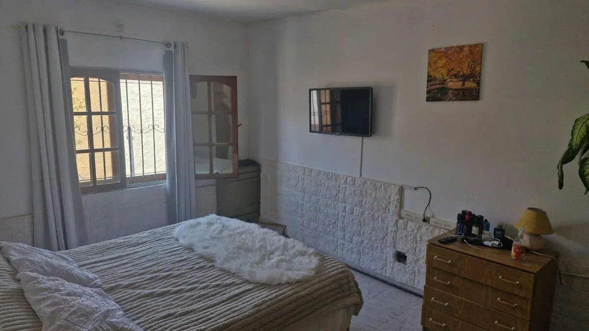 CASA 3 DORMITORIOS A METROS DE AV. CANADA 5