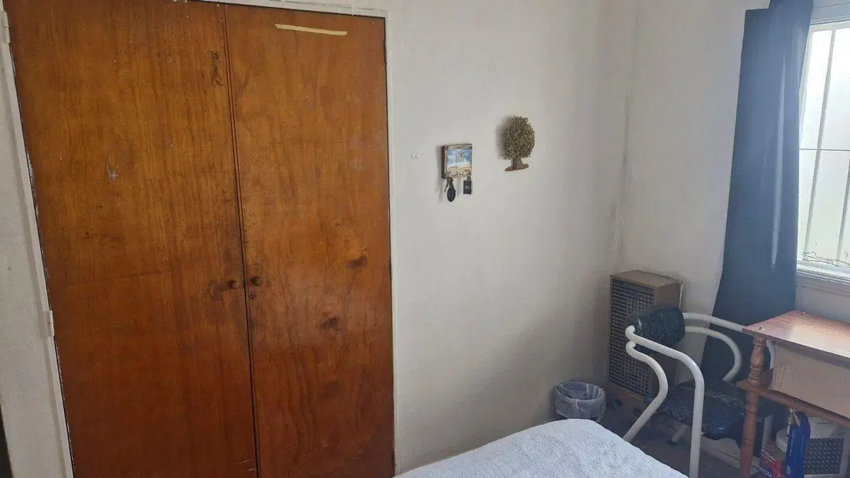 CASA 3 DORMITORIOS A METROS DE AV. CANADA 2