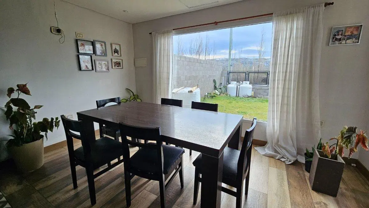 DOS CASAS EN UN LOTE DE 800m2 EN BELLA VISTA OESTE 3