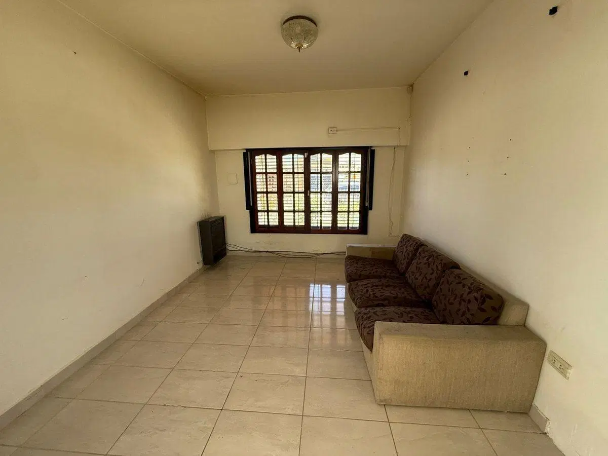 CASA 4 DORMITORIOS BARRIO PUEYRREDON 5
