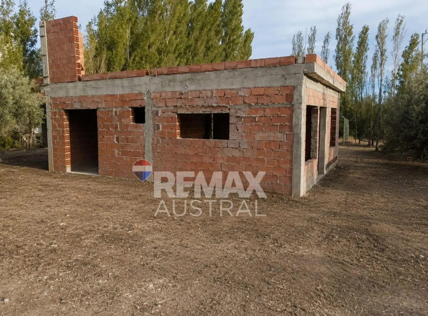 CASA A TERMINAR CON LOTE DE 557 MTS2 2