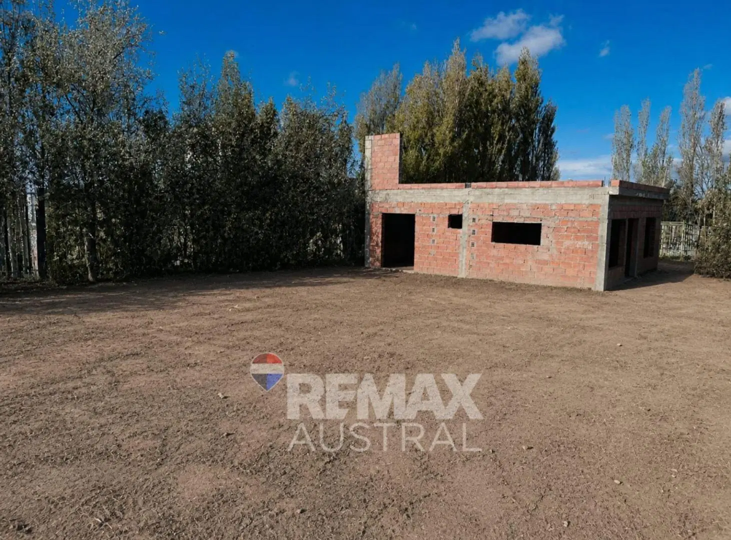 CASA A TERMINAR CON LOTE DE 557 MTS2 3