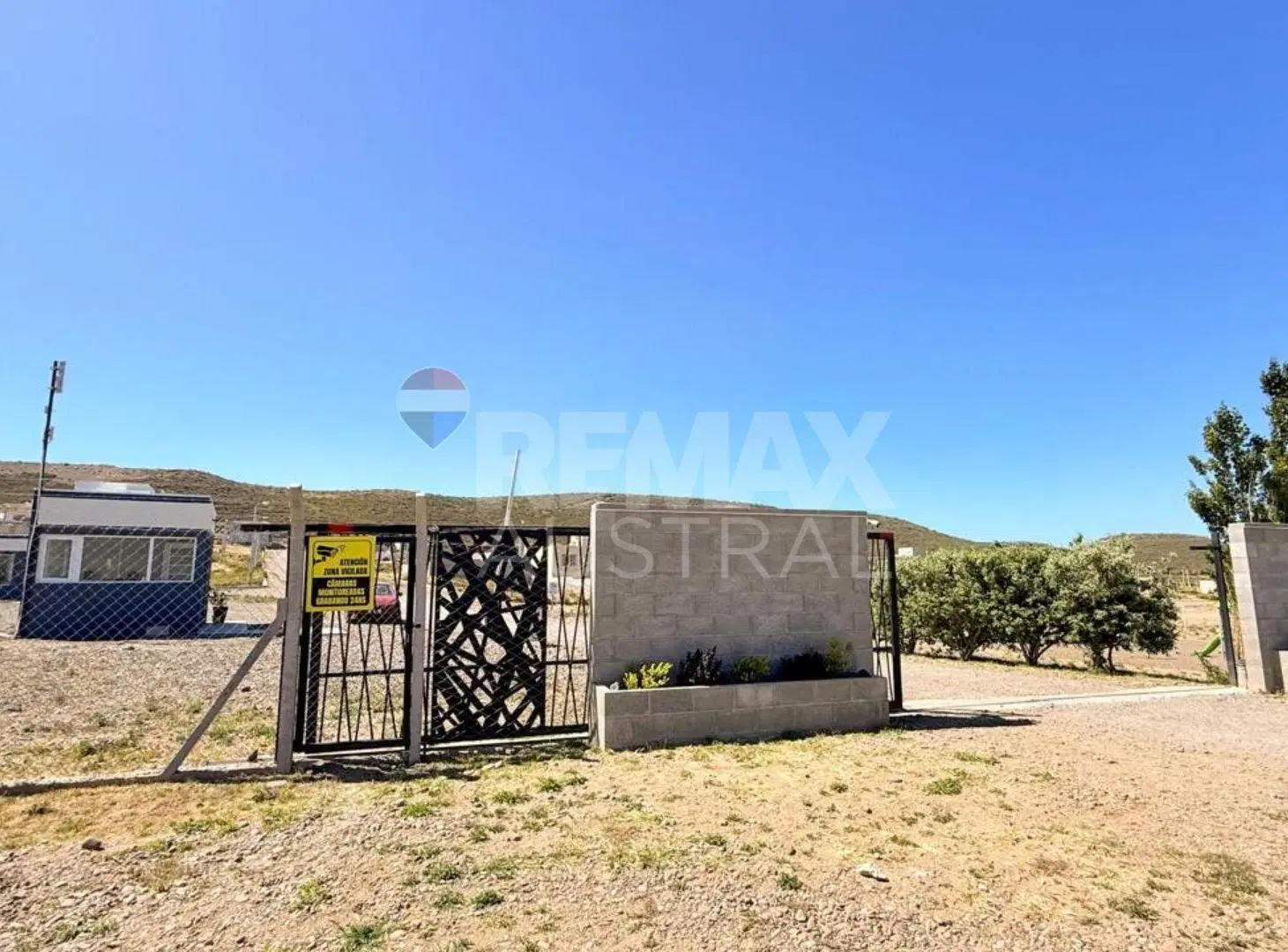 LOTE EN BARRIO CERRADO 2