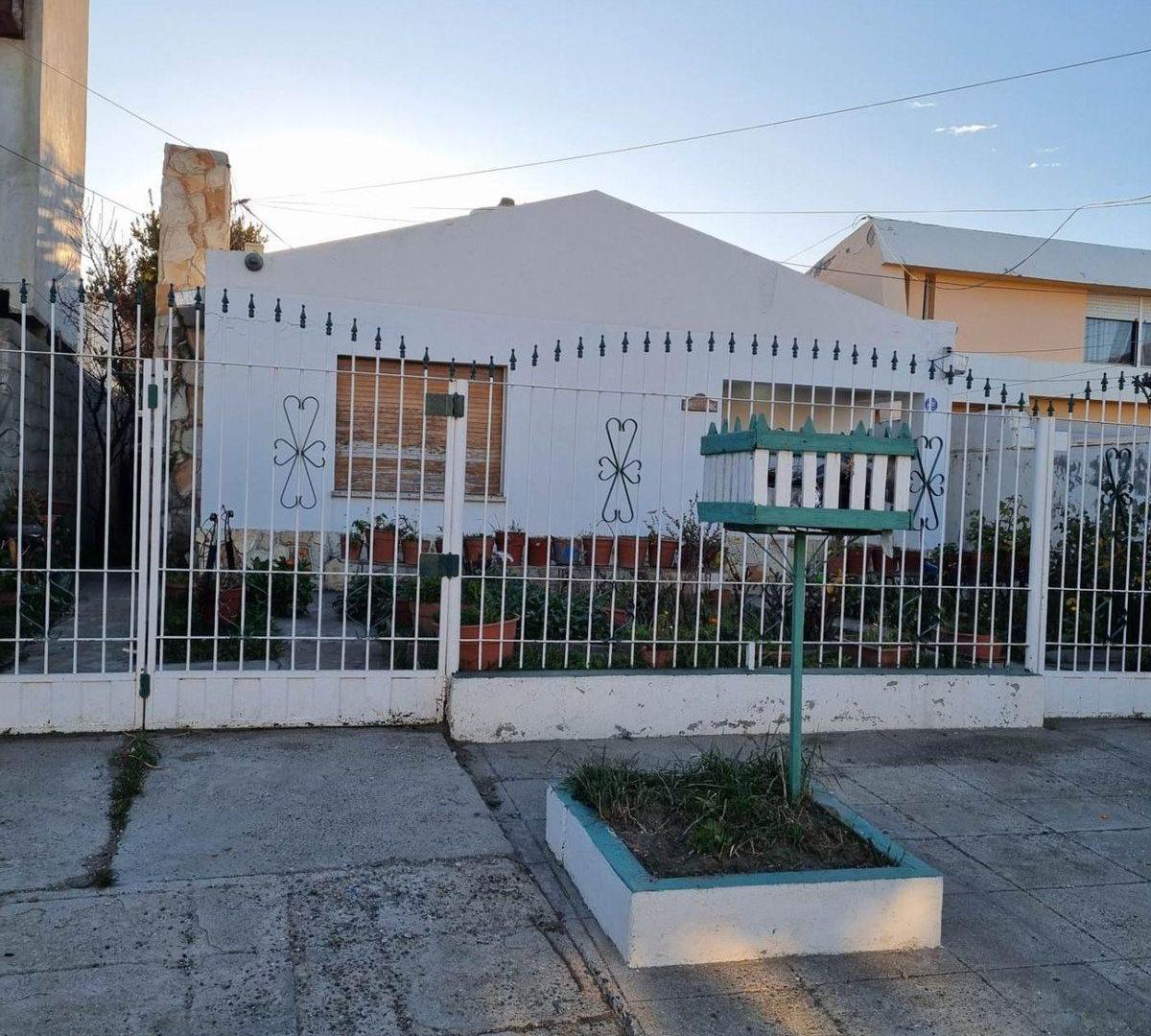 CASA Y DUPLEX EN BARRIO PUEYRREDON