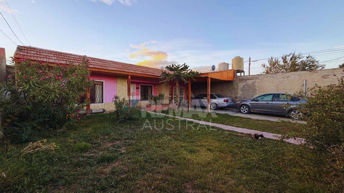 VENTA CASA 3 DORMITORIOS, QUINCHO, GARAGE Y PATIO
