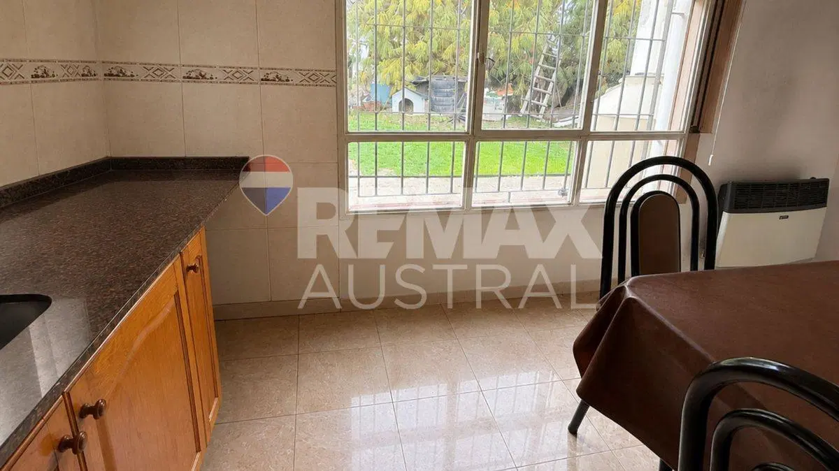 GALPÓN OFICINA Y CASA EN GRAN TERRENO 8