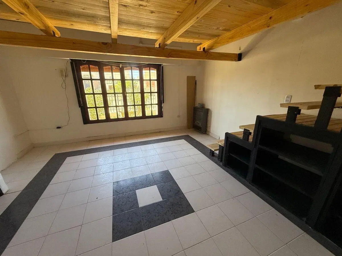 CASA 4 DORMITORIOS BARRIO PUEYRREDON 5