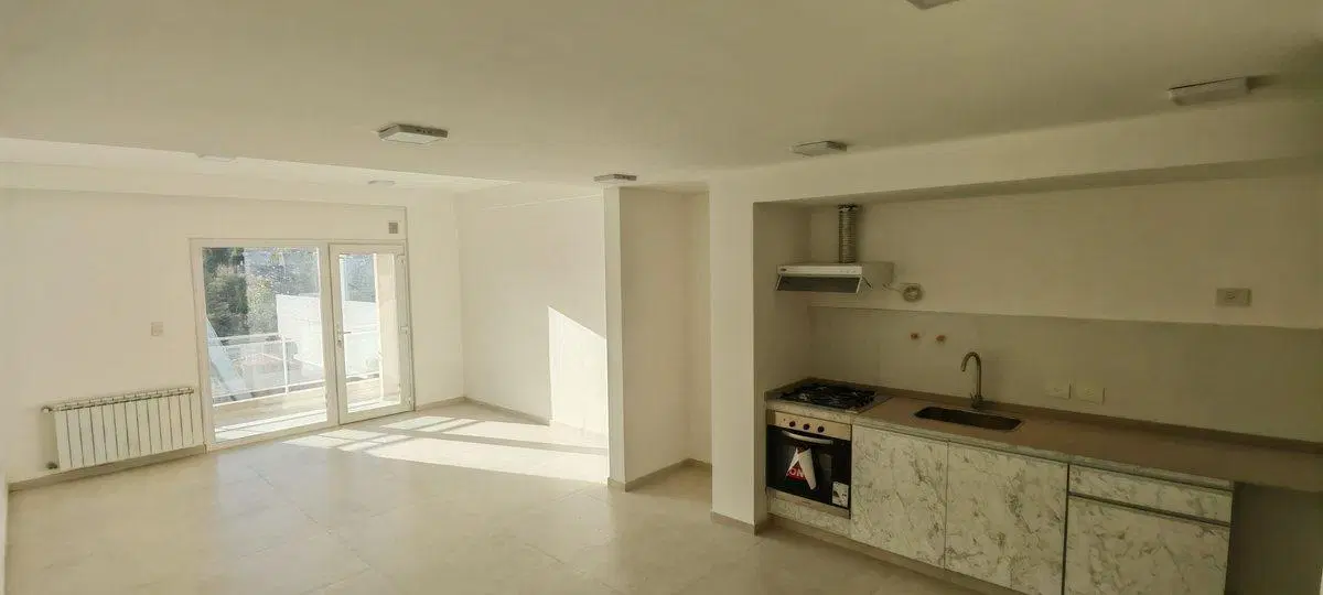 Monoambiente con balcón, parrilla y cochera 2