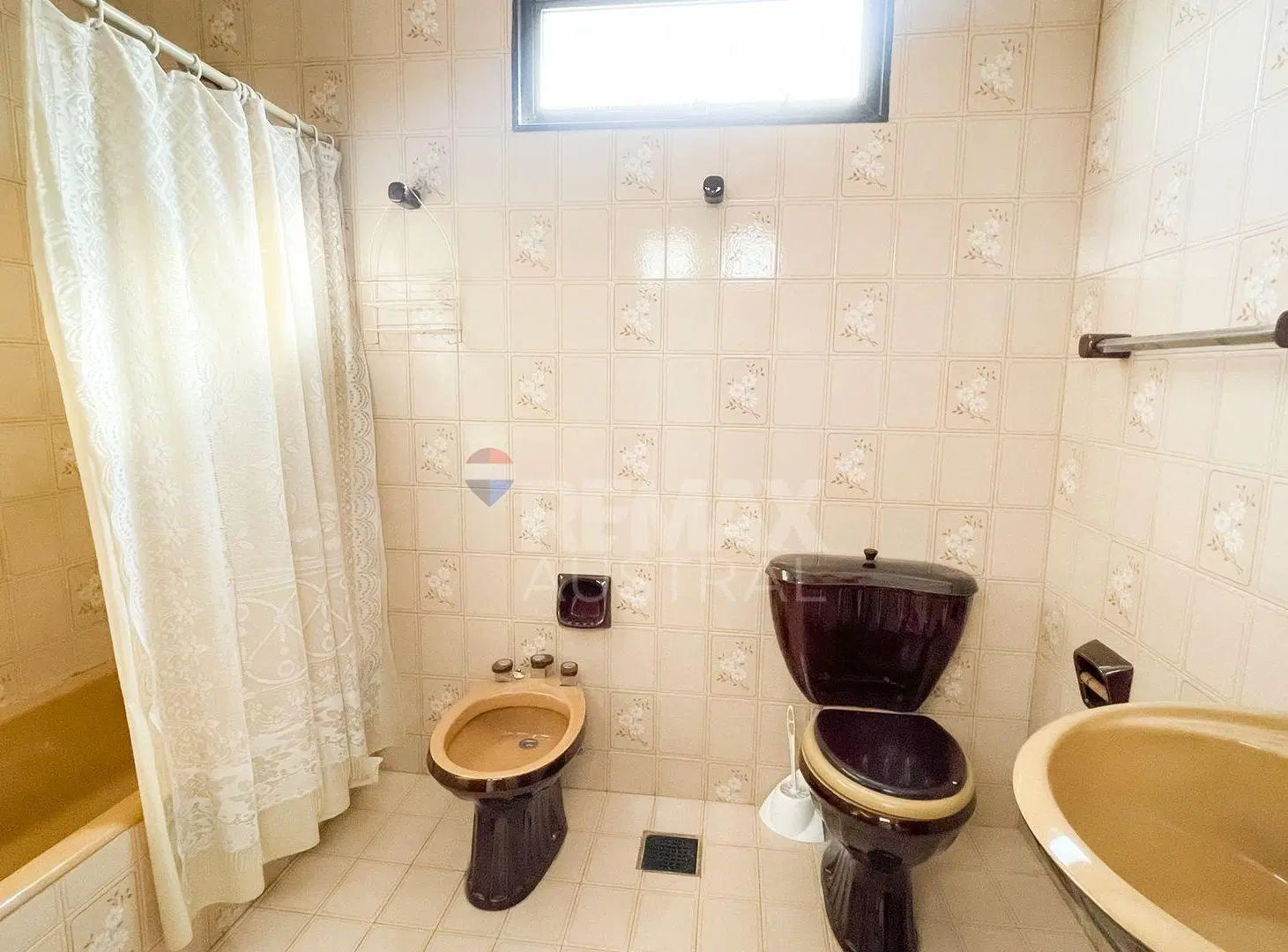 VENTA CASA A REFACCIONAR, 4D-CON LOCAL COMERCIAL 5