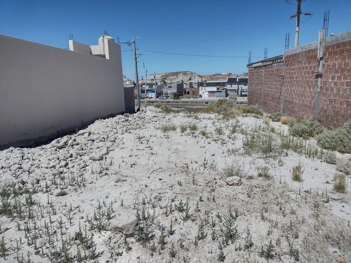 TERRENO DE 250m2 SOBRE RUTA 1, ENTRE KM5 Y KM8 3