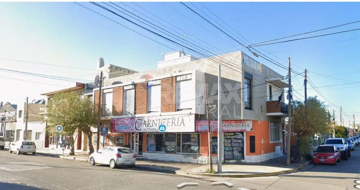 LOCAL EN ESQUINA + 2 DEPARTAMENTOS - CENTRO 3