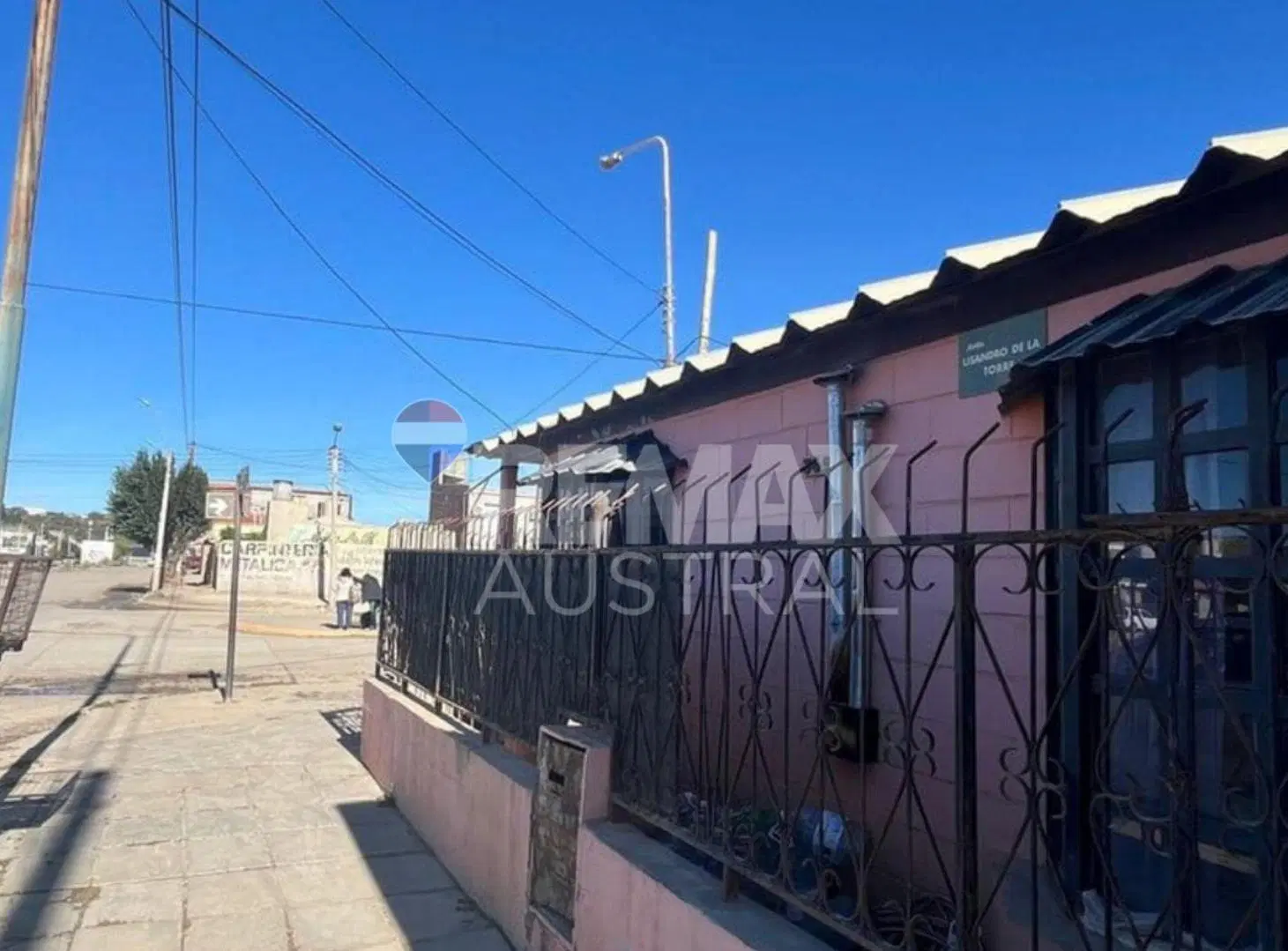 CASA CINCO DORMITORIO- AV. LISANDRO DE LA TORRE 3