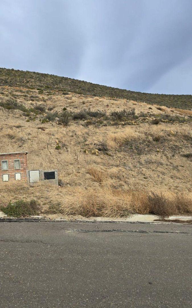 TERRENO / LA COLINA R. TILLY