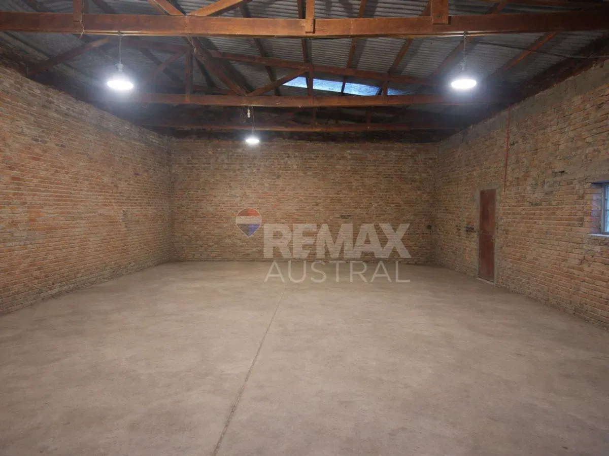 VENTA CASA DE 3 DORMITORIOS CON GALPON - SARMIENTO 5