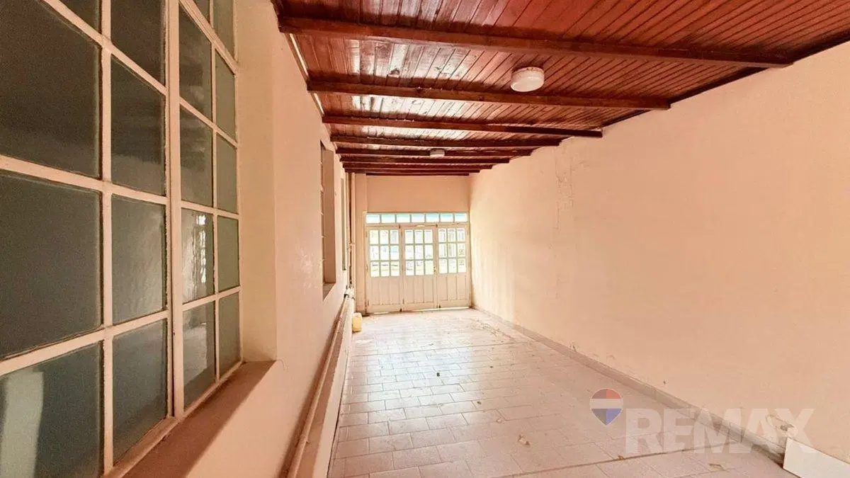 CASA DE 6 DORMITORIOS CENTRO 3