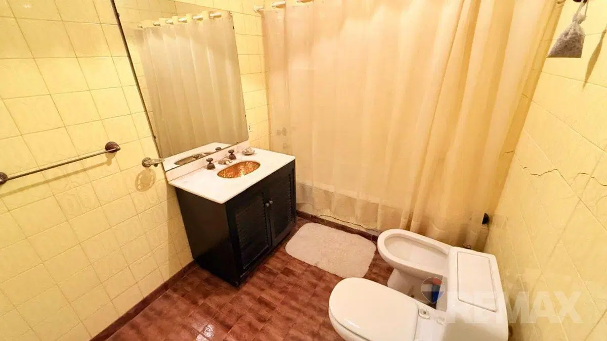 CASA DE 6 DORMITORIOS CENTRO 8