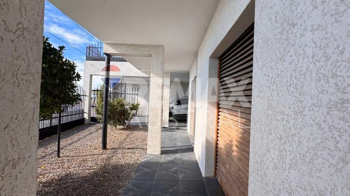 CASA 5 DORMITORIOS CALETA OLIVIA COSTANERA 4