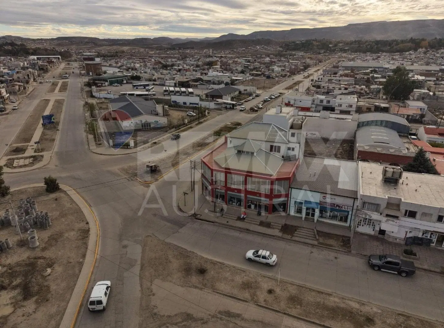 Local comercial en esquina de 3 avenidas 4