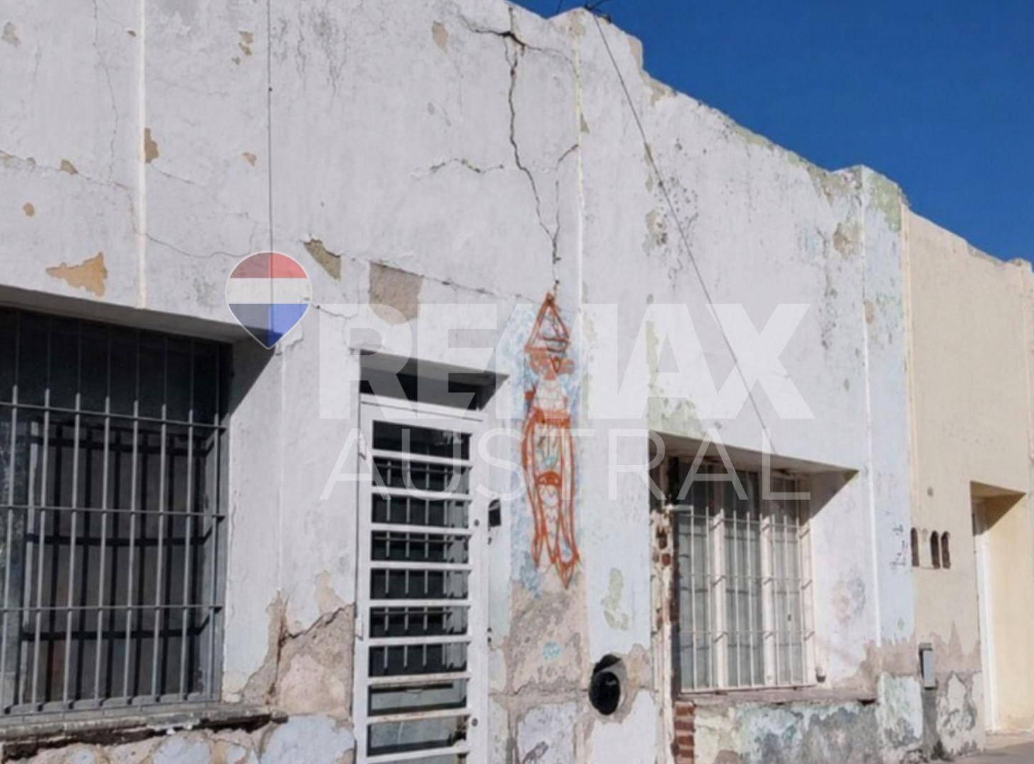 LOCALES A REFACCIONAR O DEMOLER CON AMPLIO TERRENO