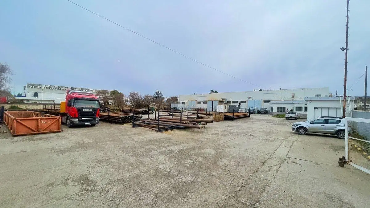 VENTA BASE CON GALPON Bº INDUSTRIAL SOBRE RUTA 3 4