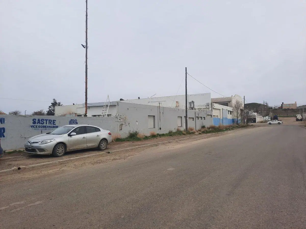 VENTA BASE CON GALPON Bº INDUSTRIAL SOBRE RUTA 3 2