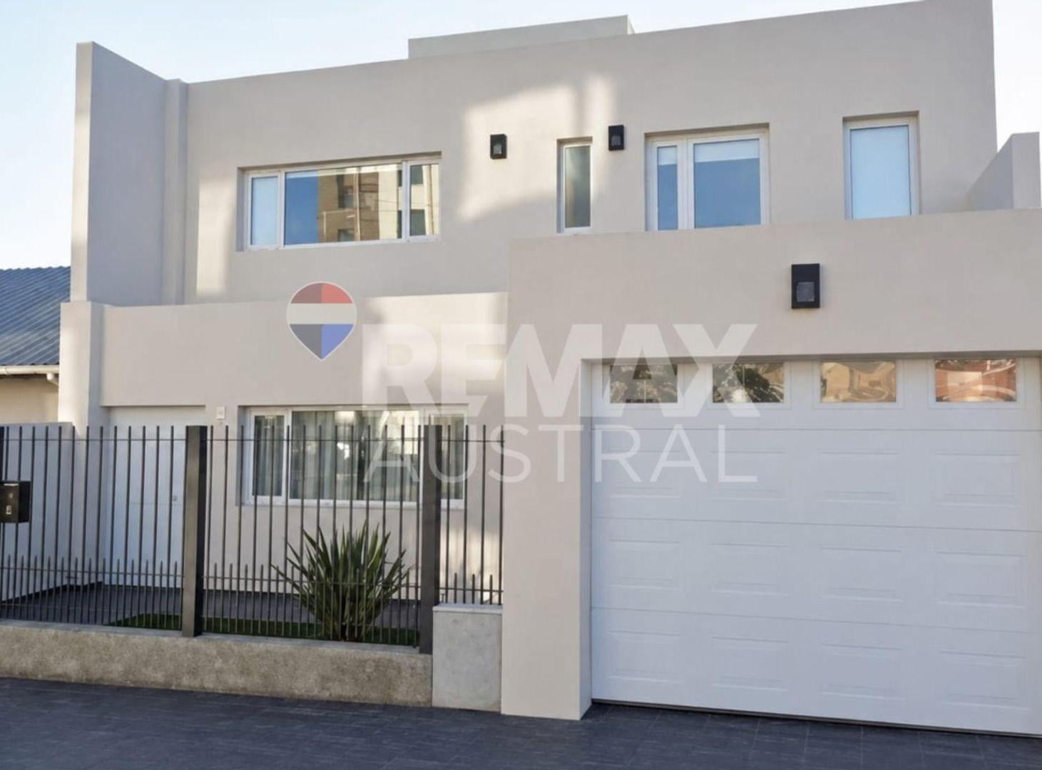 CASA 3 DORMITORIOS BARRIO ROCA