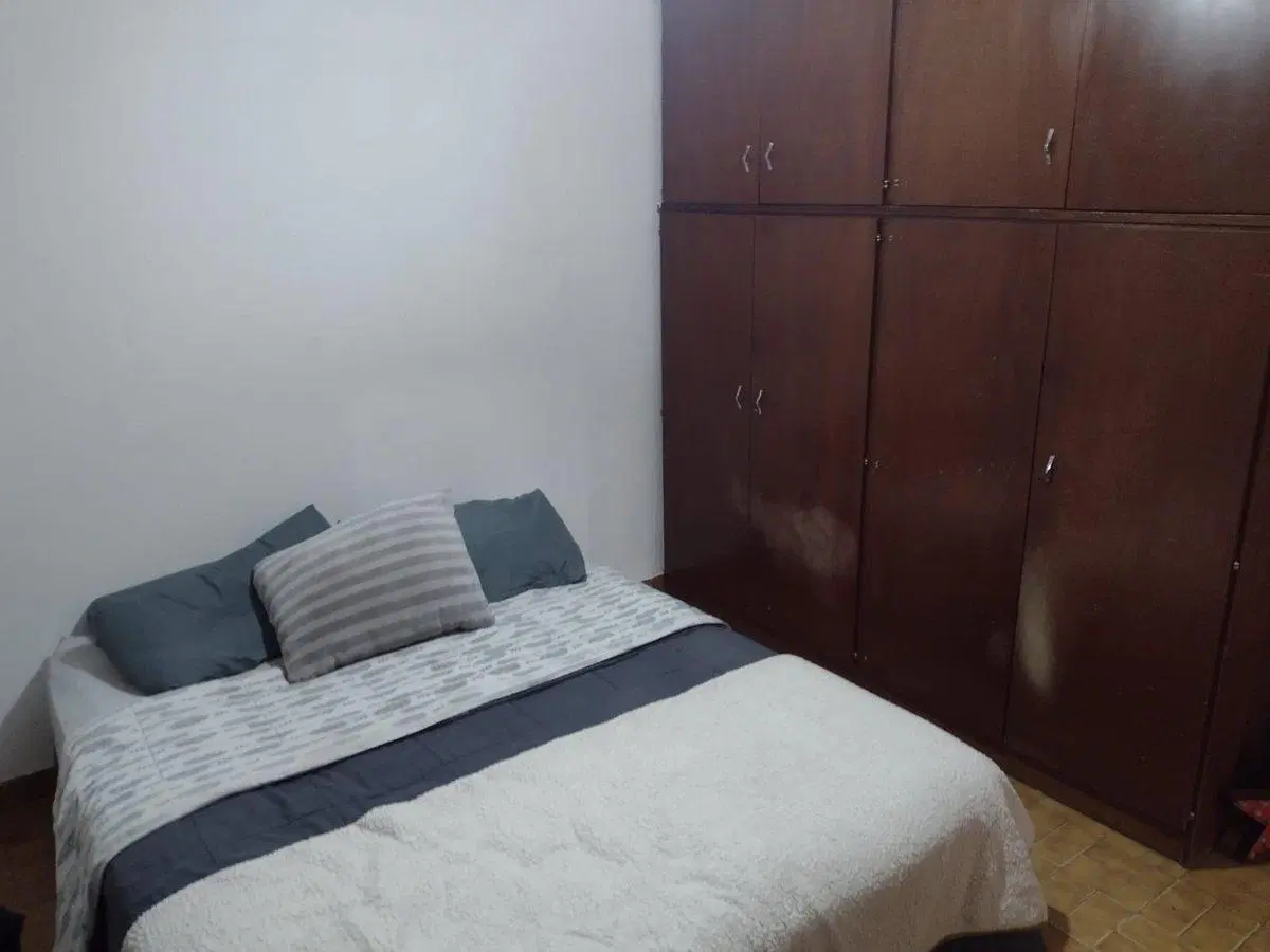 CASA DE 3 DORM. / QUINCHO GARAGE EN BARRIO ROCA 4