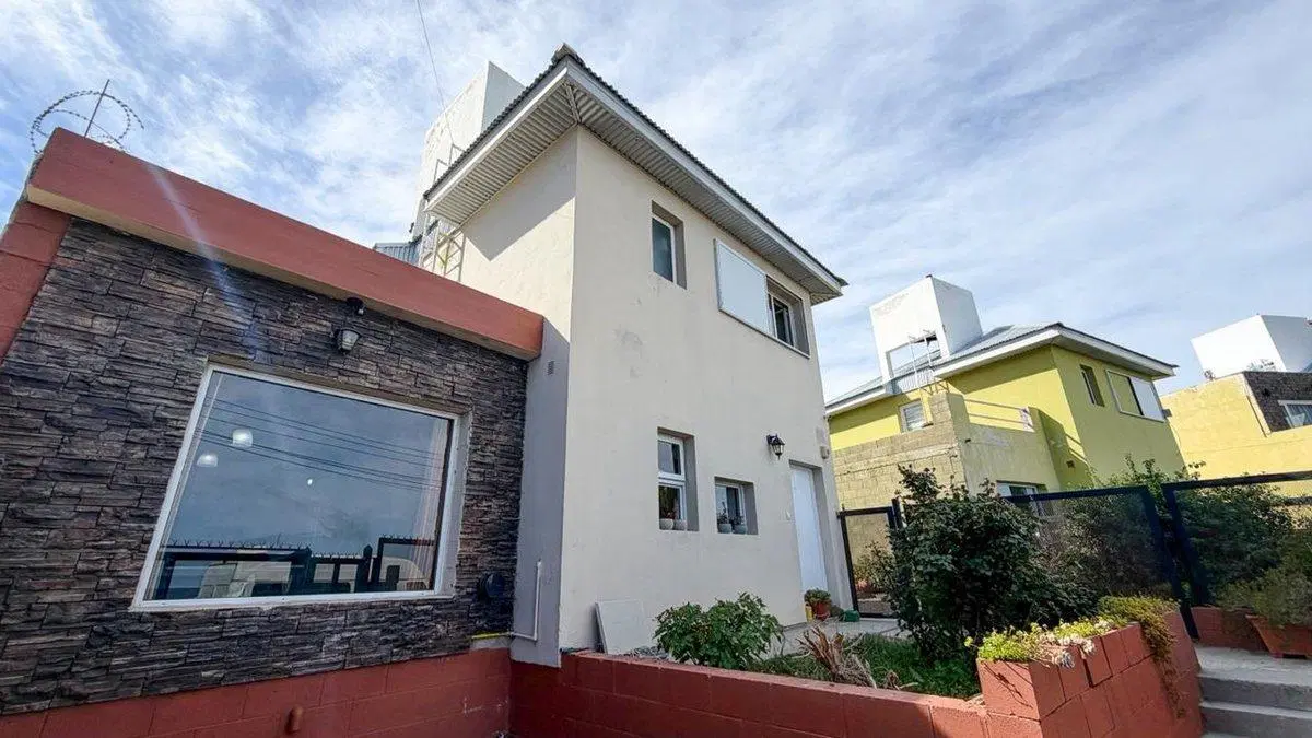 CASA 2 DORMITORIOS Y QUINCHO ZONA NORTE KM4 2