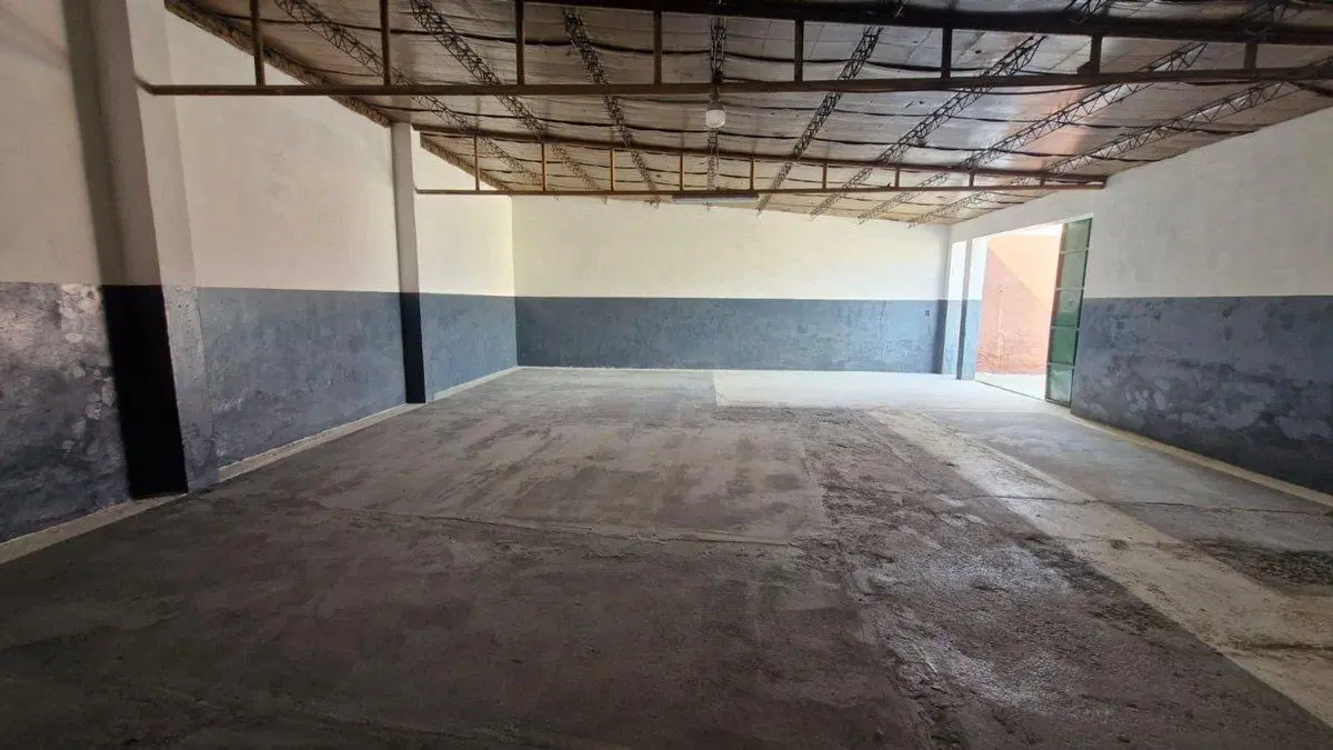 GALPON + LOCAL + CASA SOBRE AVENIDA KENNEDY 4