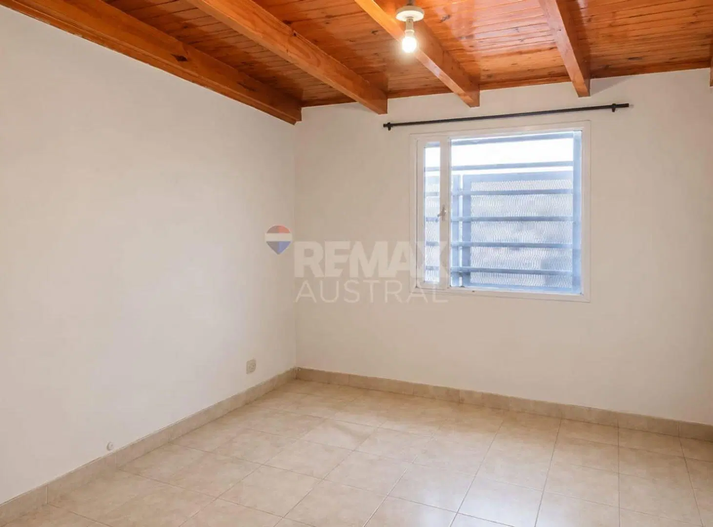 ALQUILER CASA 1 DORM -GARAGE- HOSPITAL MILITAR 4
