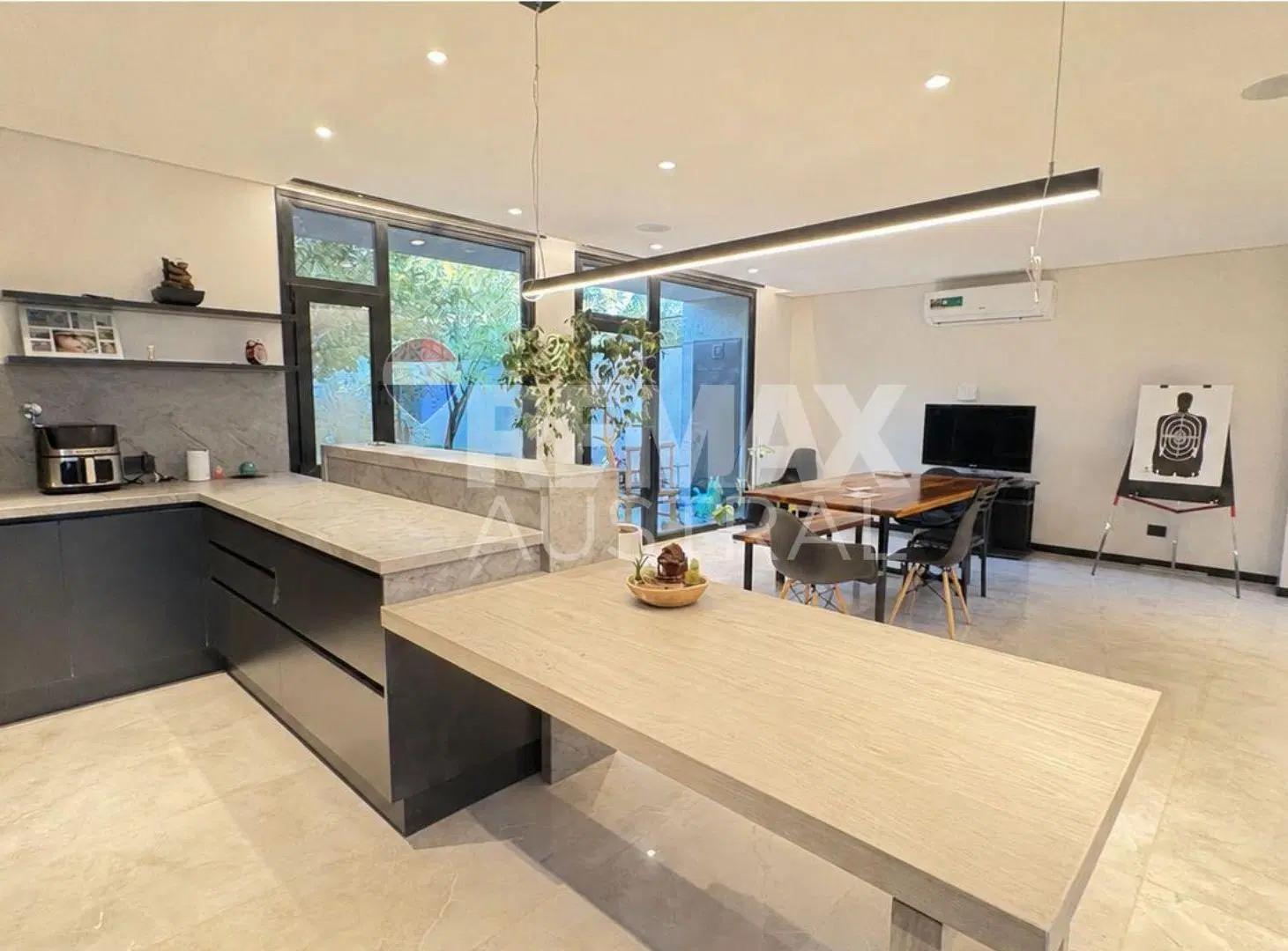 Casa 4 dormitorios barrio Roca 2