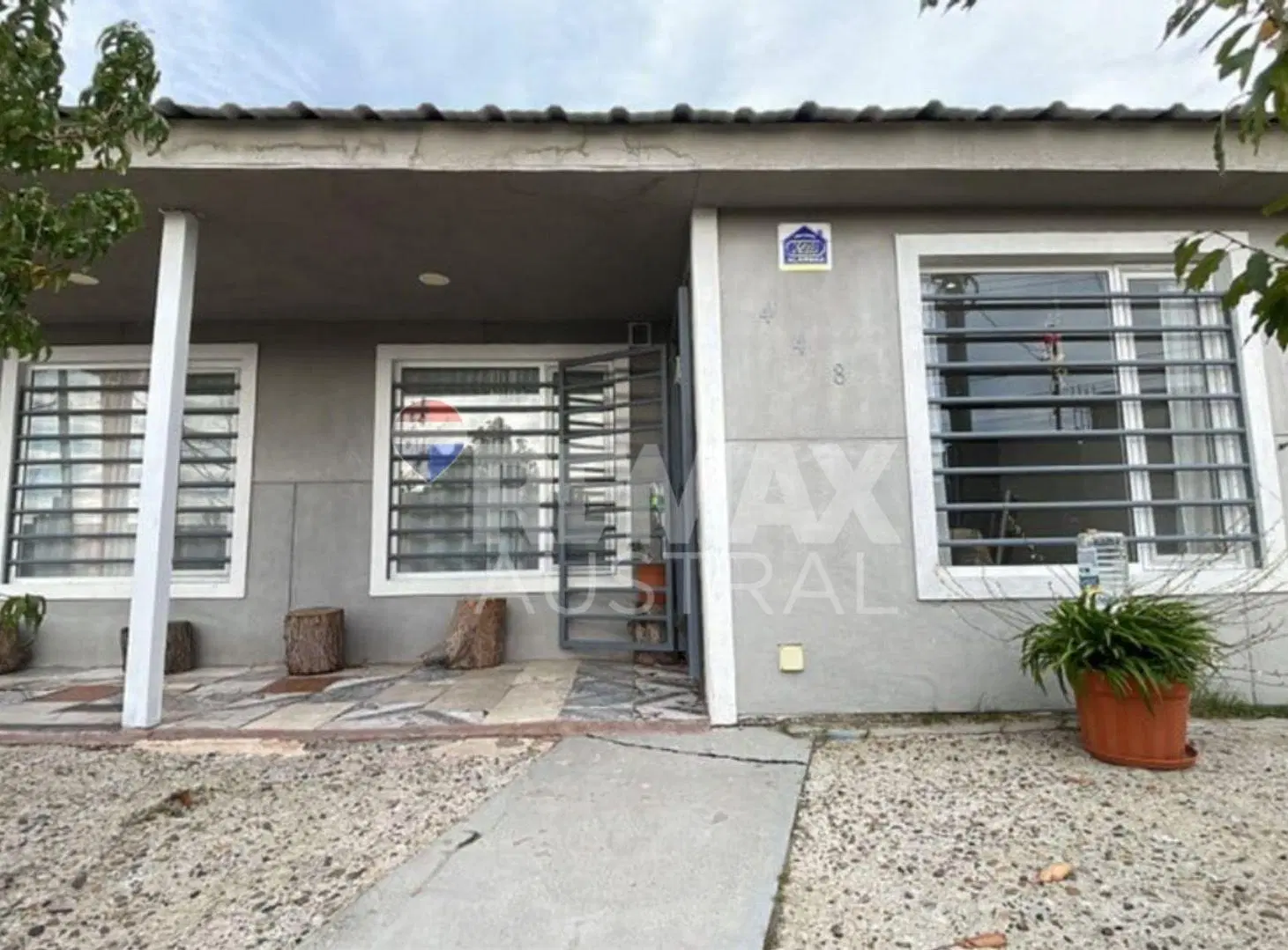 CASA 3 HABITACIONES BARRIO CASTELLI 4