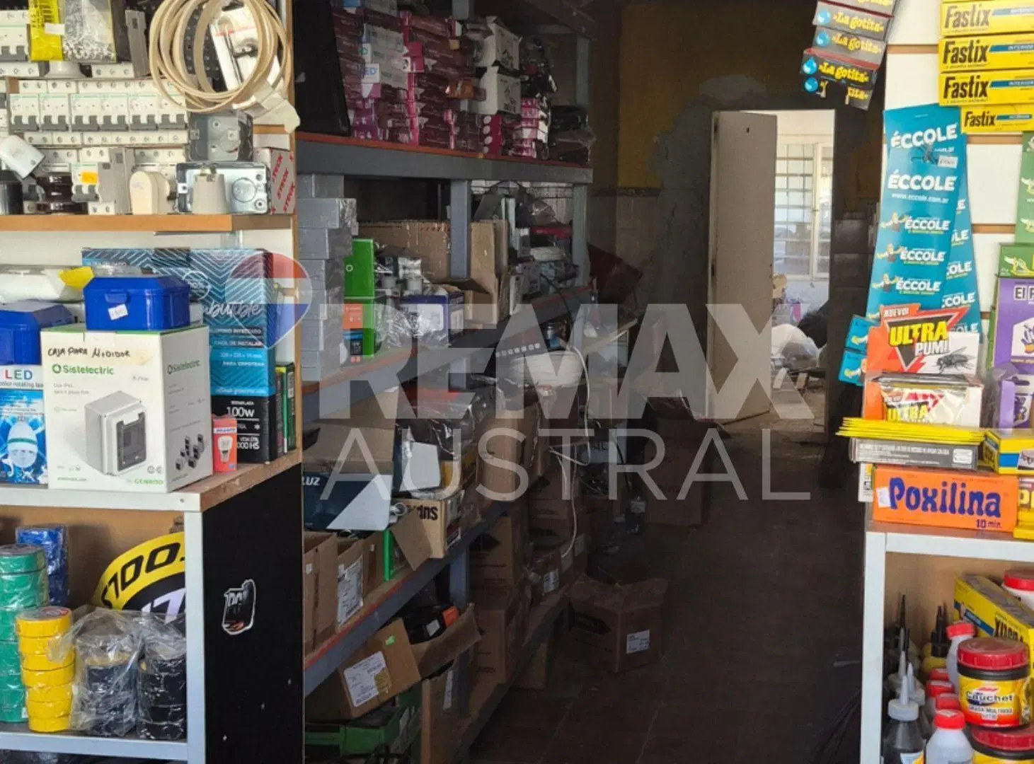 Local en Kennedy y Av La Plata 2