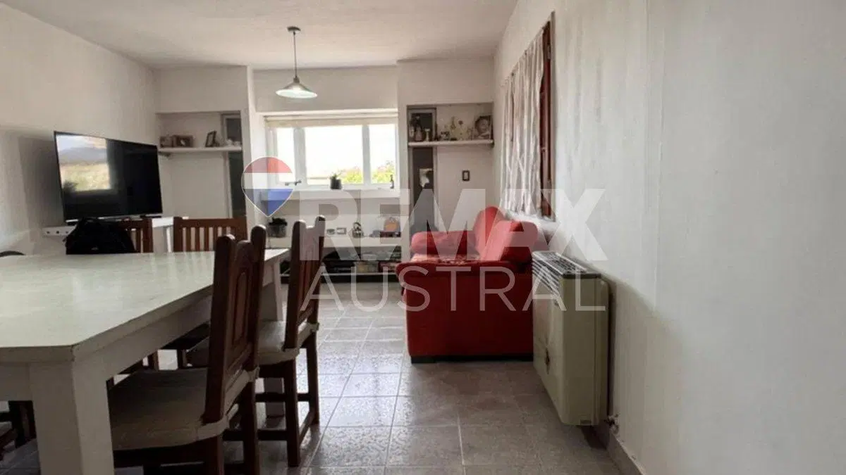 CASA EN RADA TILLY 4 DORMITORIOS Y QUINCHO 8