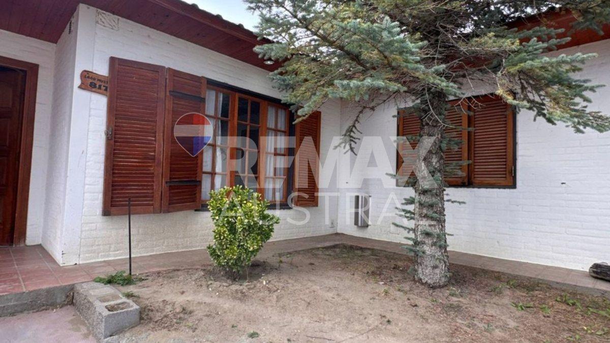 CASA EN RADA TILLY 3 DORMITORIOS Y QUINCHO