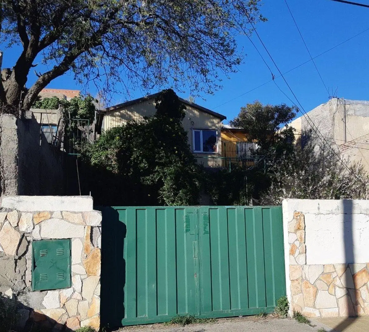 2 CASAS SOBRE 540m2 TERRENO a Mts  AVDA RIVADAVIA 2