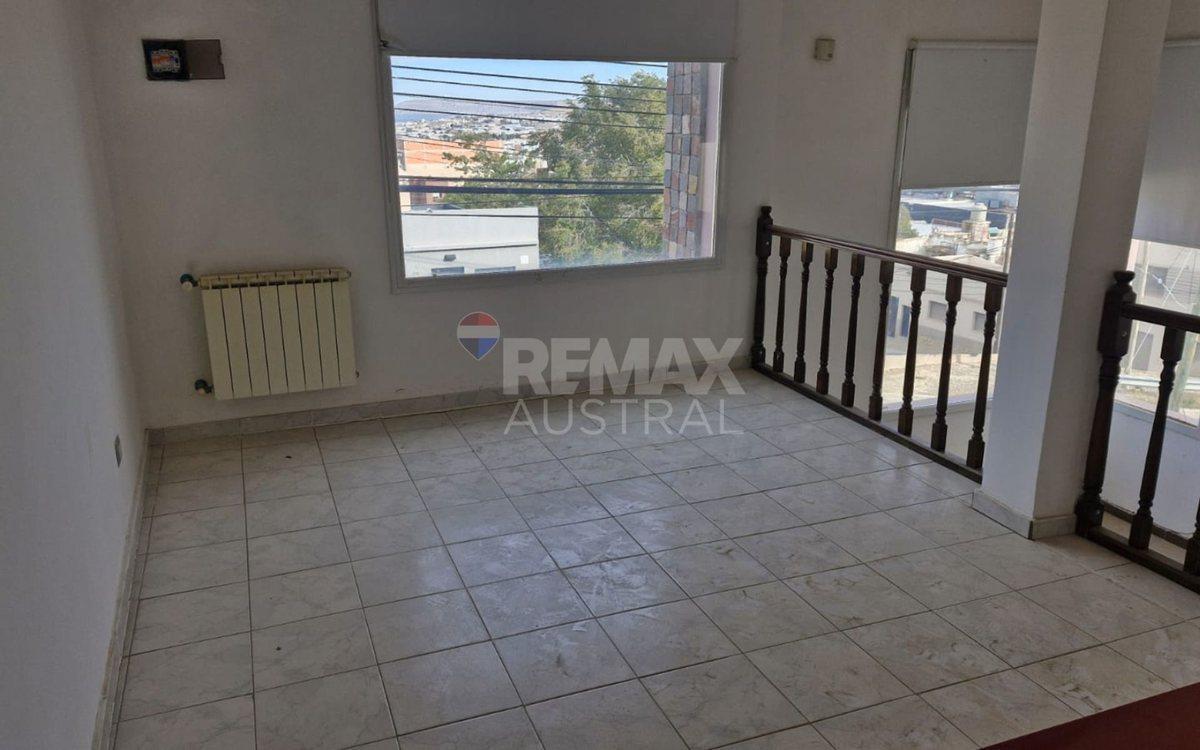 CASA 3 DORMITORIOS Y 2 BAÑOS - JORGE NEWBERY