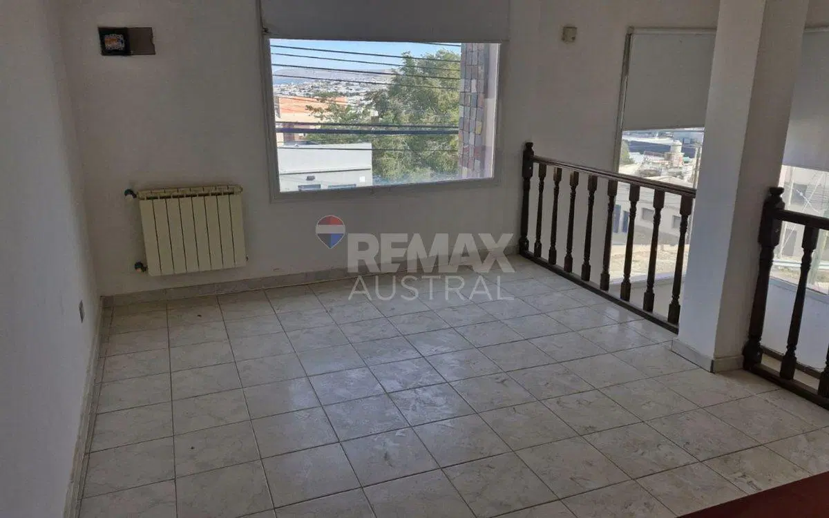 CASA 3 DORMITORIOS Y 2 BAÑOS - JORGE NEWBERY 3