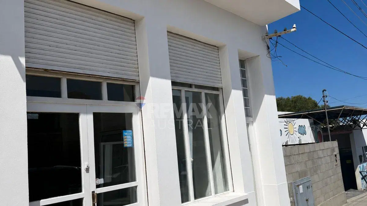 Salon en Zona Comercial 3