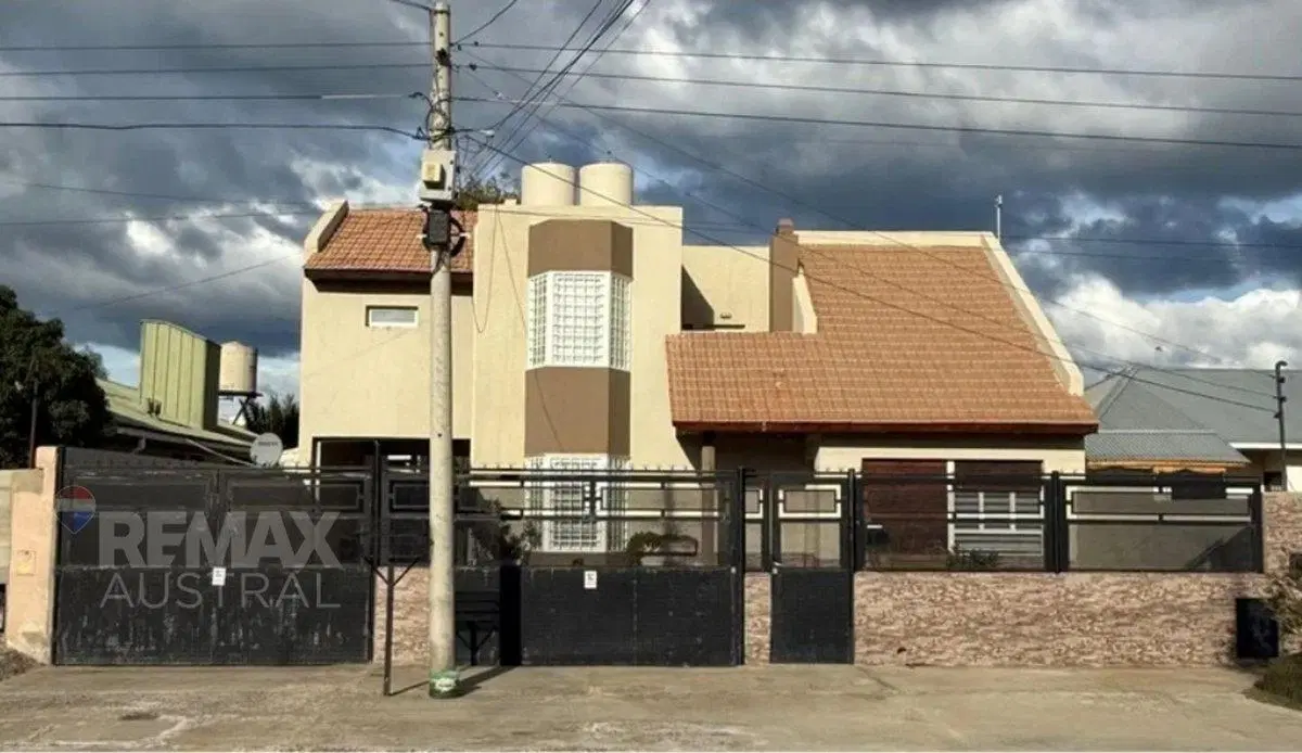 CASA 3 DORM.+ QUINCHO+PATIO+3 BAÑOS+ENTRADA AUTOS 8