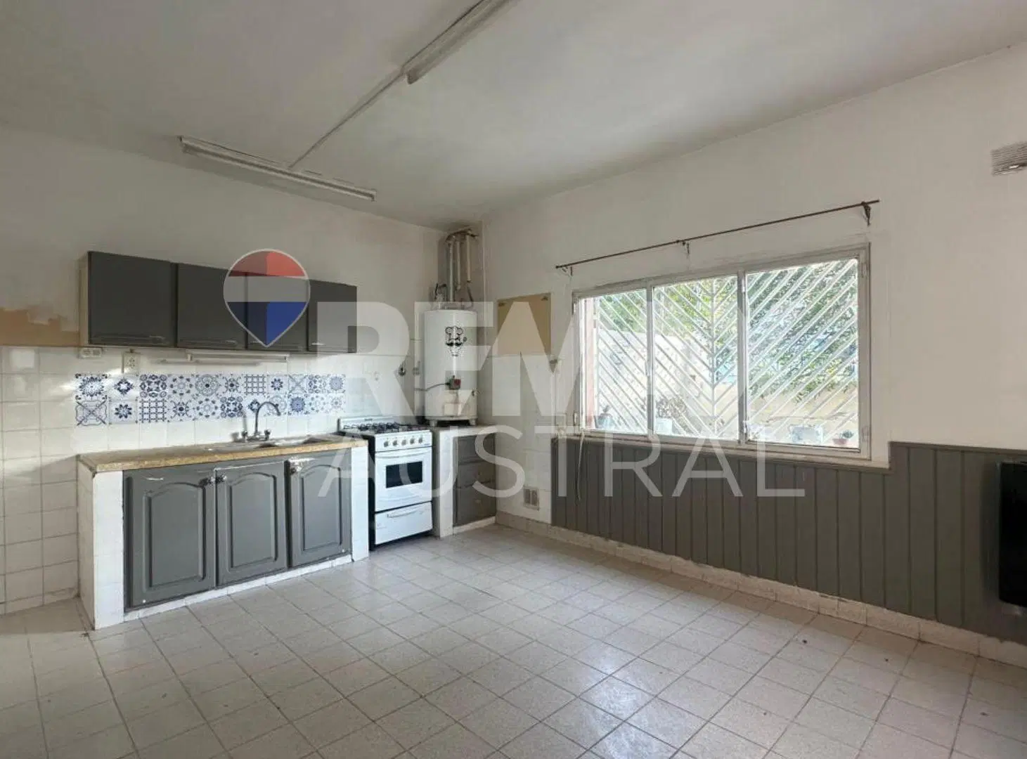 LOTE CON CASA A REFACCIONAR BARRIO PUEYRREDON 2