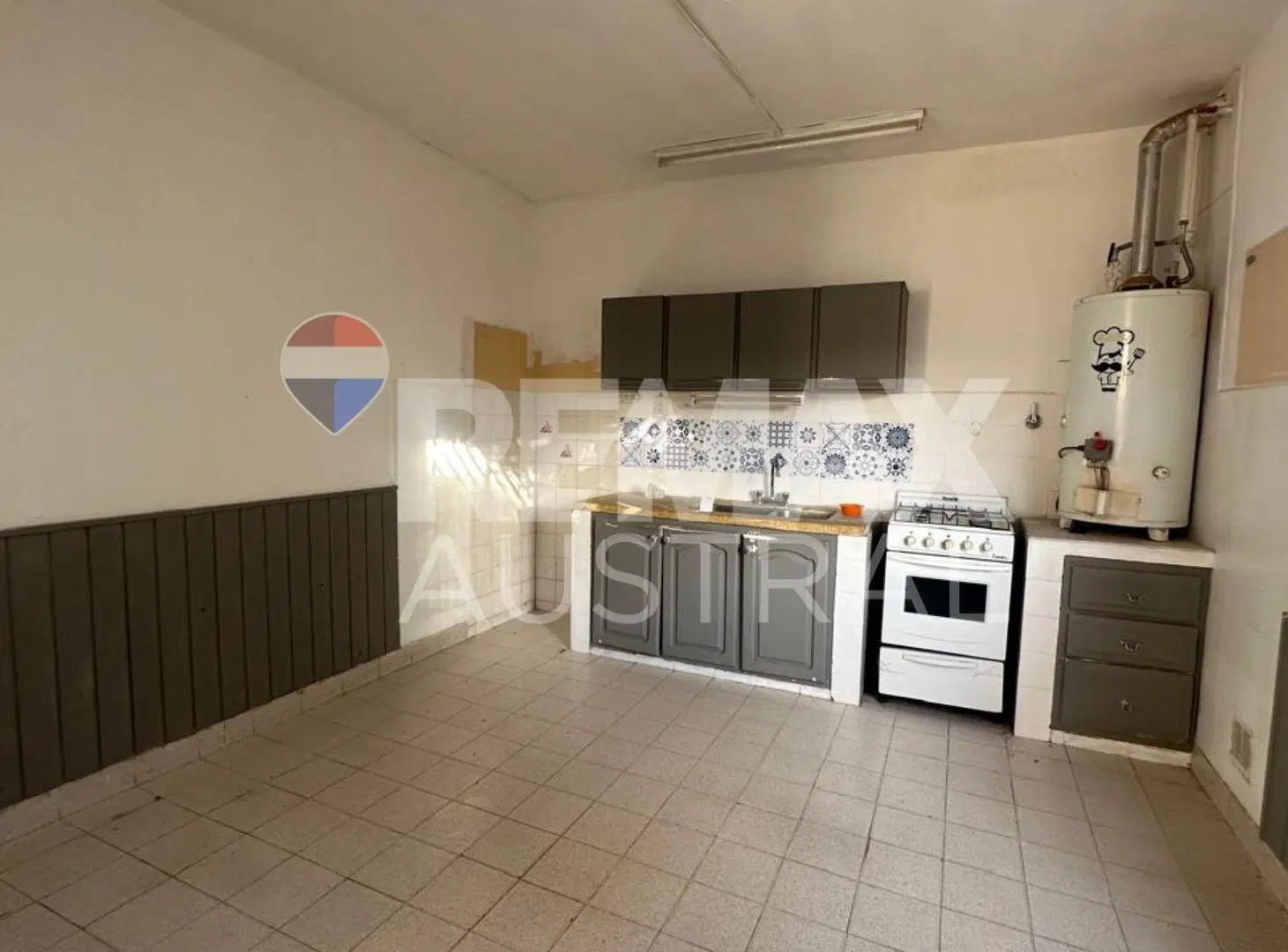 LOTE CON CASA A REFACCIONAR BARRIO PUEYRREDON 4