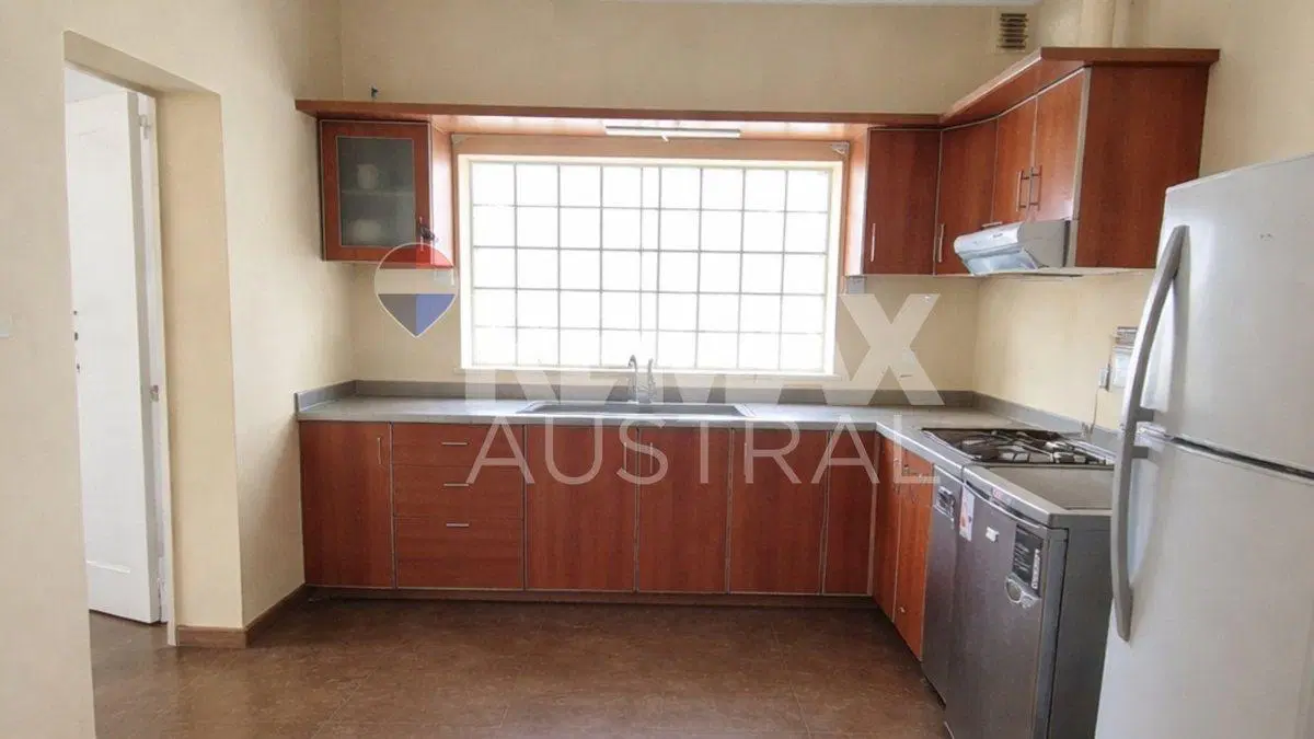 Departamento en zona comercial 3
