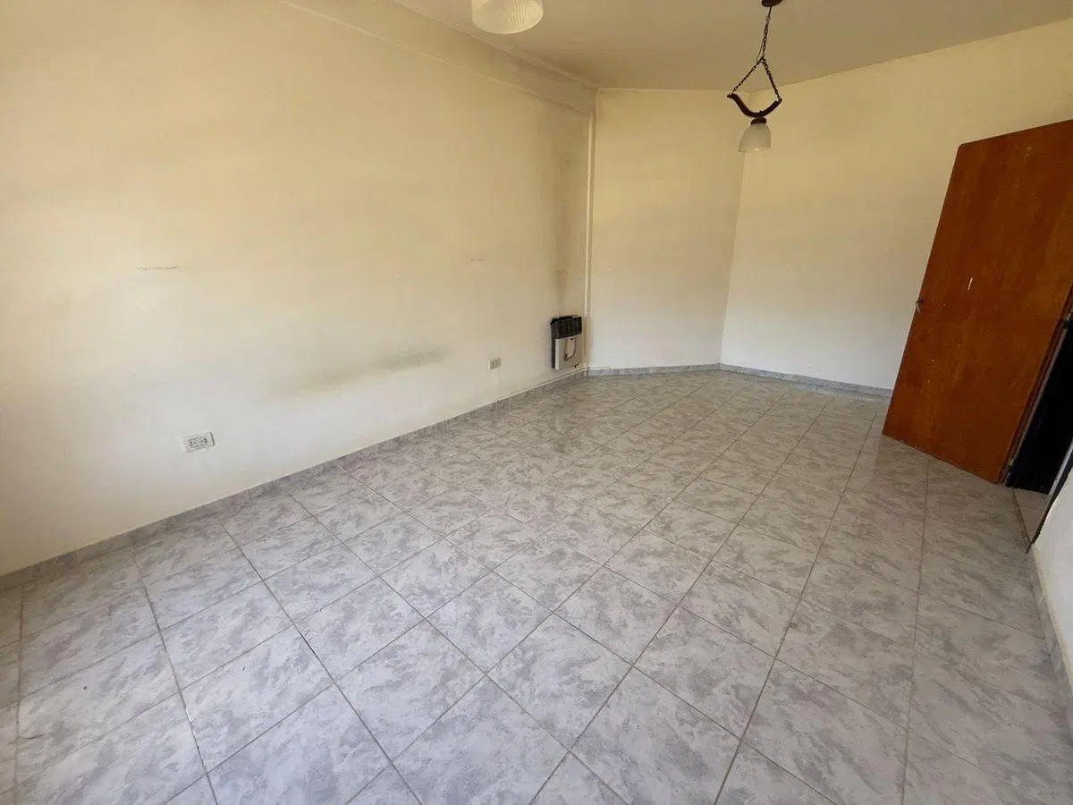CASA 4 DORMITORIOS BARRIO PUEYRREDON 5