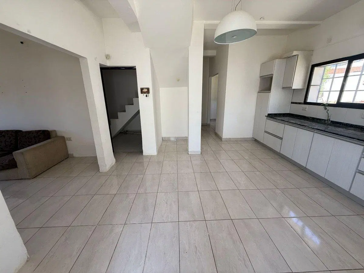 CASA 4 DORMITORIOS BARRIO PUEYRREDON 2